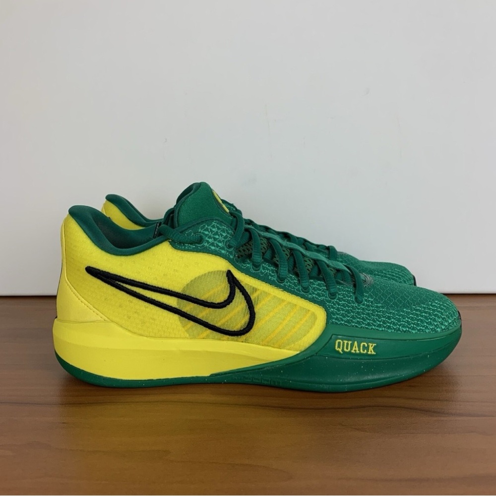 Nike Men's Athletic Shoes in Green and Yellow